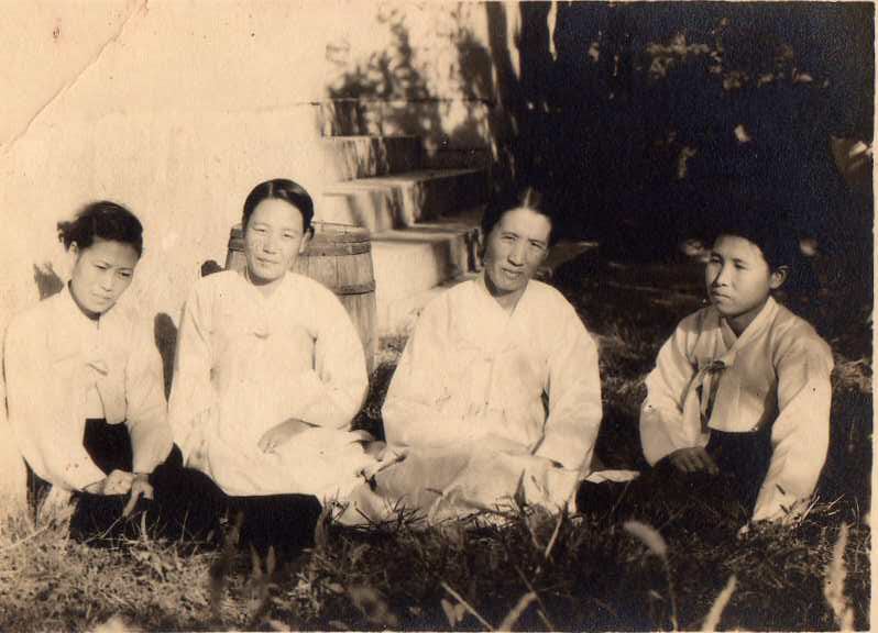 1950년대 집사.김경원목사 사모.jpg